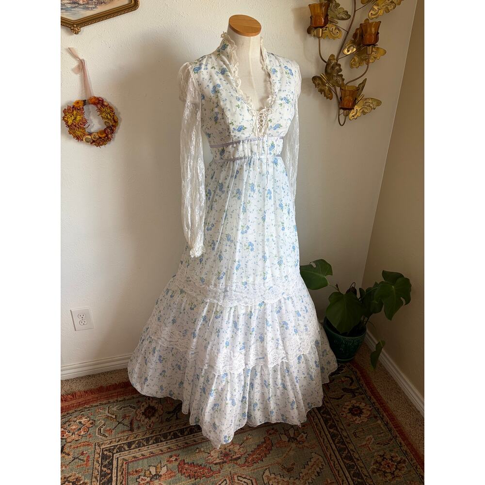 Vintage Floral Prairie Dress - Picture 5 of 7
